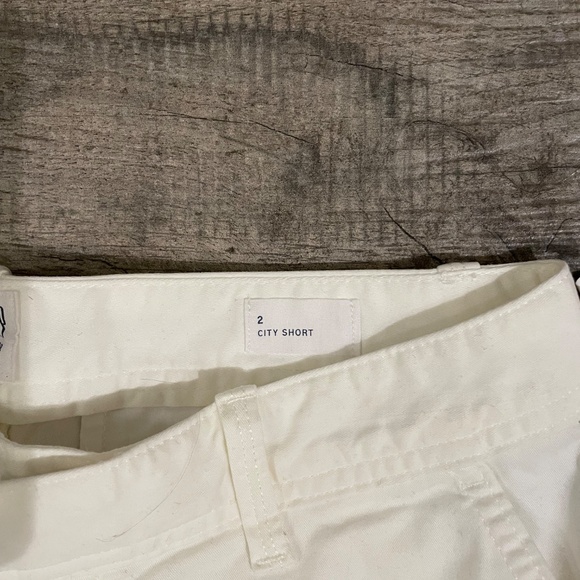 ❤️ GAP WHITE CITY SHORT SIZE 2 new - Picture 2 of 6